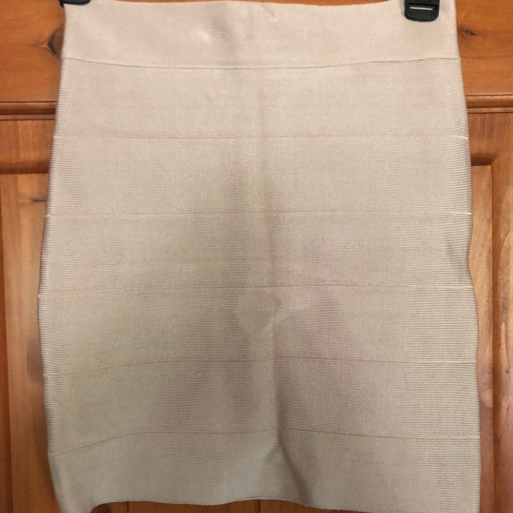 BEBE tan/gold skirt